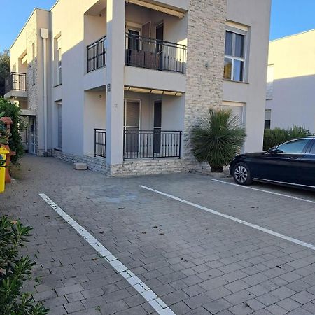 Apartman Lozancic Vir Exteriér fotografie