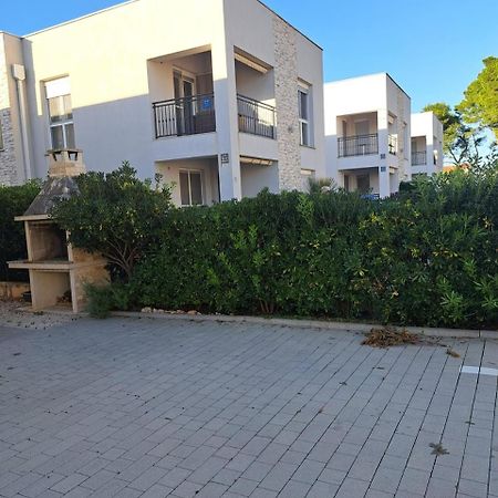 Apartman Lozancic Vir Exteriér fotografie