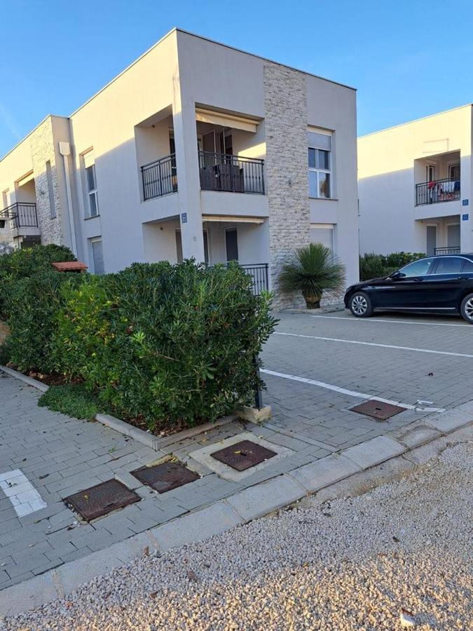 Apartman Lozancic Vir Exteriér fotografie