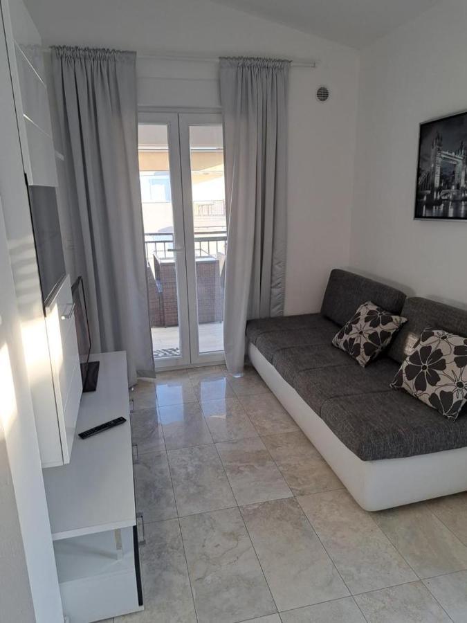 Apartman Lozancic Vir Exteriér fotografie