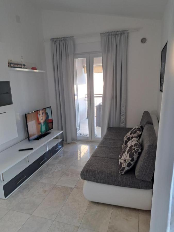 Apartman Lozancic Vir Exteriér fotografie