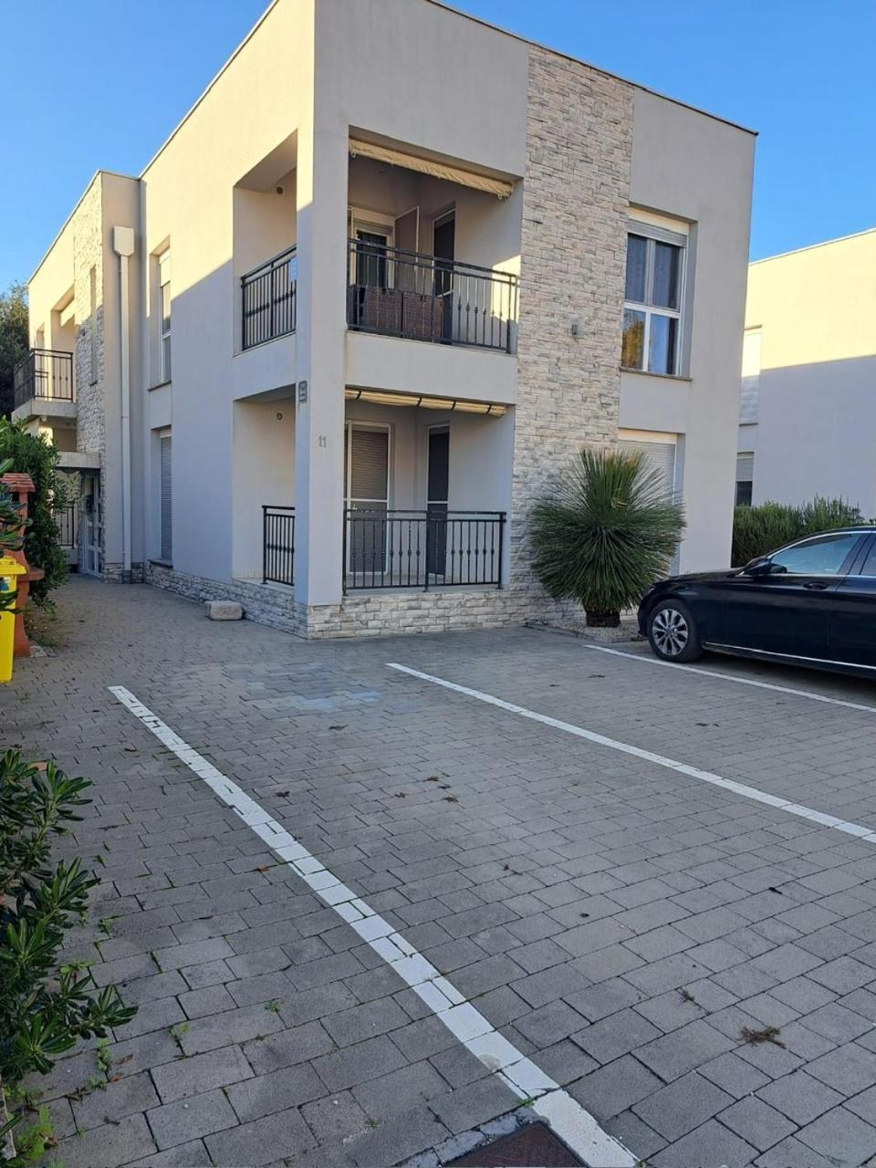 Apartman Lozancic Vir Exteriér fotografie