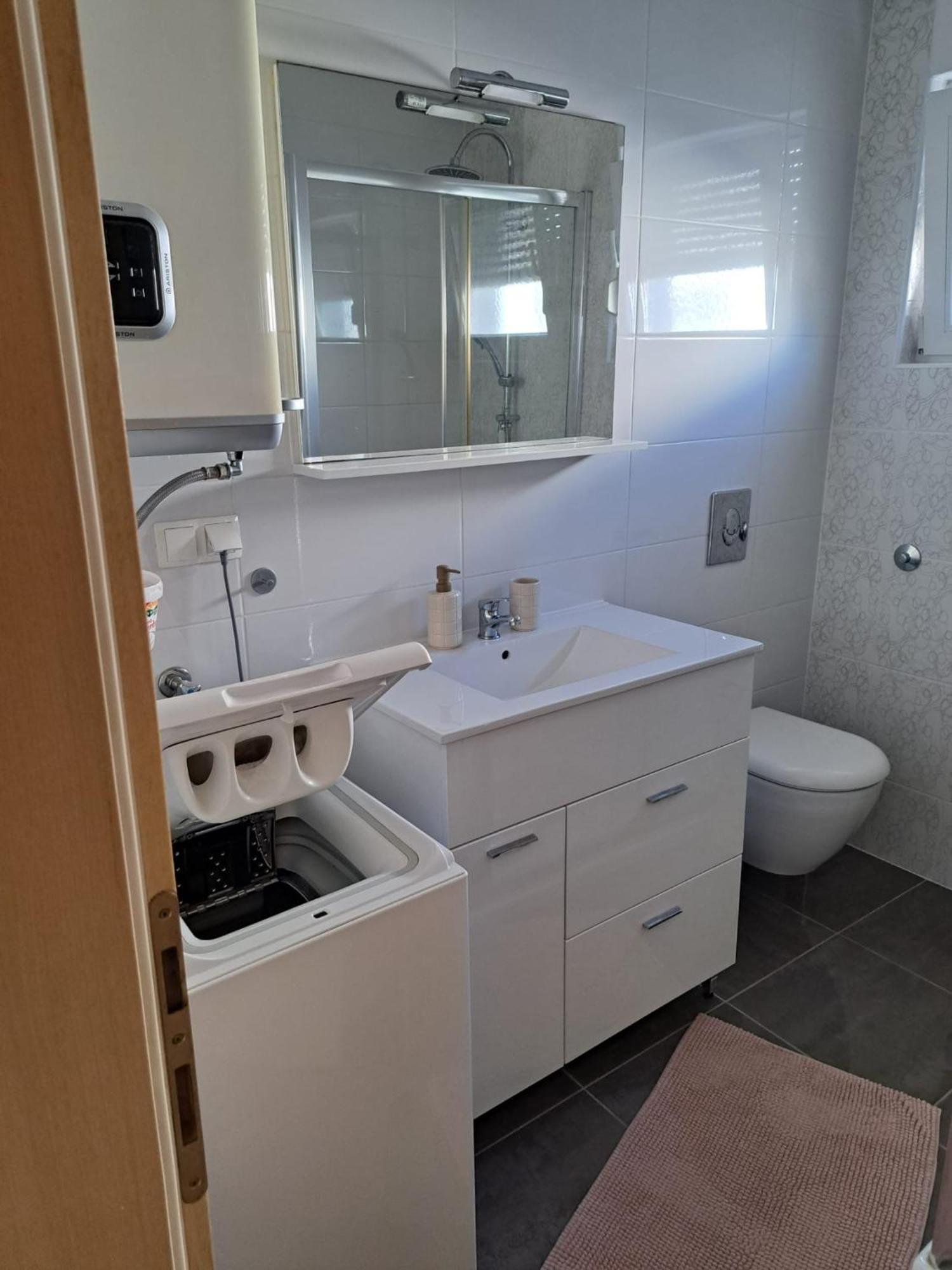 Apartman Lozancic Vir Exteriér fotografie