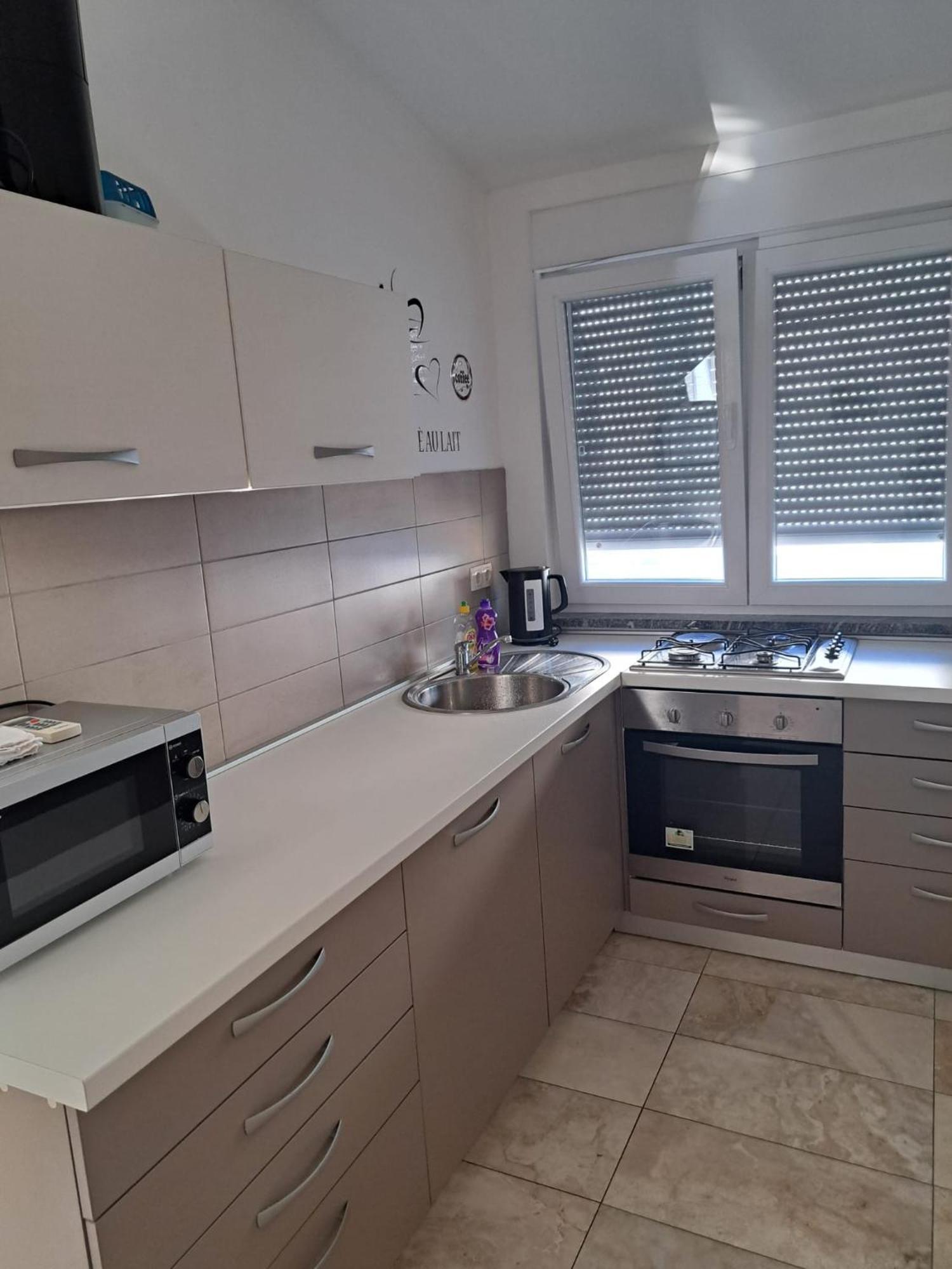 Apartman Lozancic Vir Exteriér fotografie